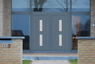 Voordeur met kleuraccent in glas